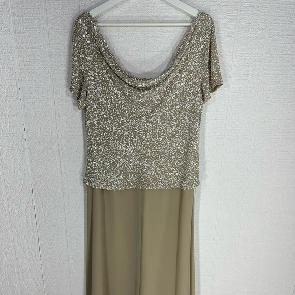 J Kara  formal sequin flutter sleeve bodice chiffon gown champagne size 16 - Picture 6 of 13